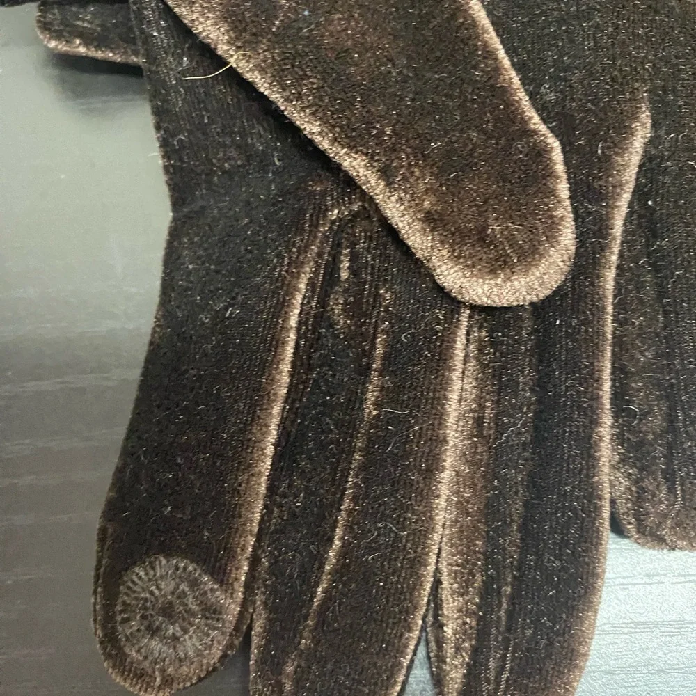 Gloves - Picture 2 of 5